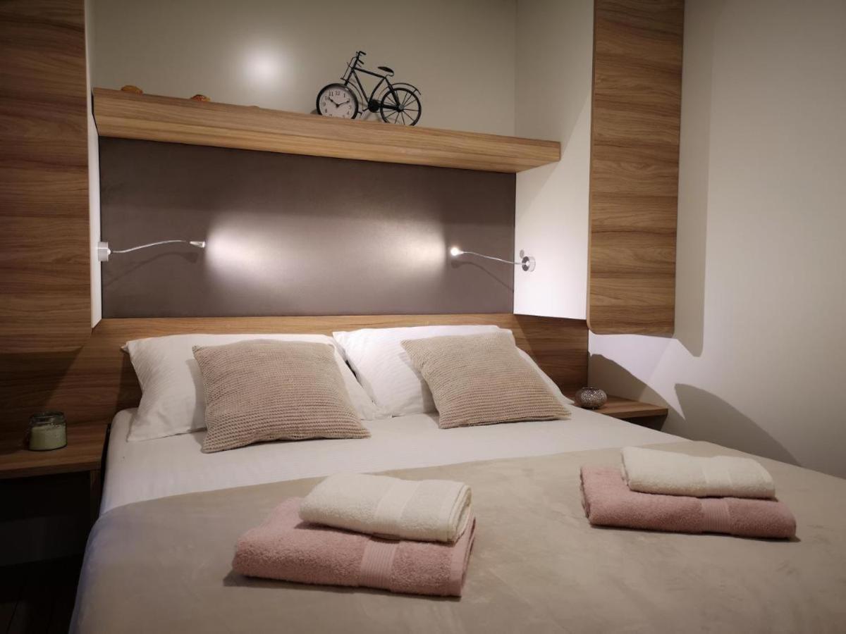 J & R Mobile Homes Биоград на Мору Екстериор снимка